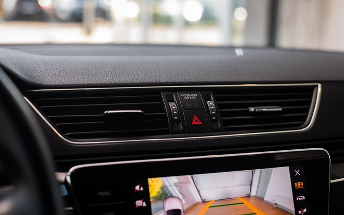 Skoda Superb cena 124500 przebieg: 101701, rok produkcji 2019 z Łódź małe 781